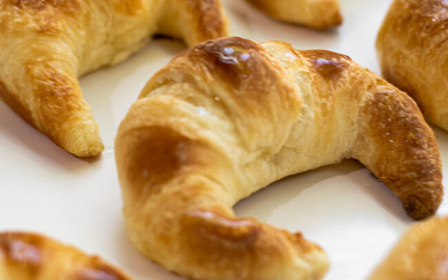 Medialunas dulces de manteca